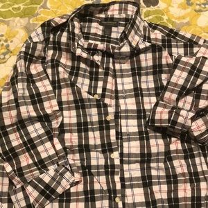 Men’s collared button up shirt